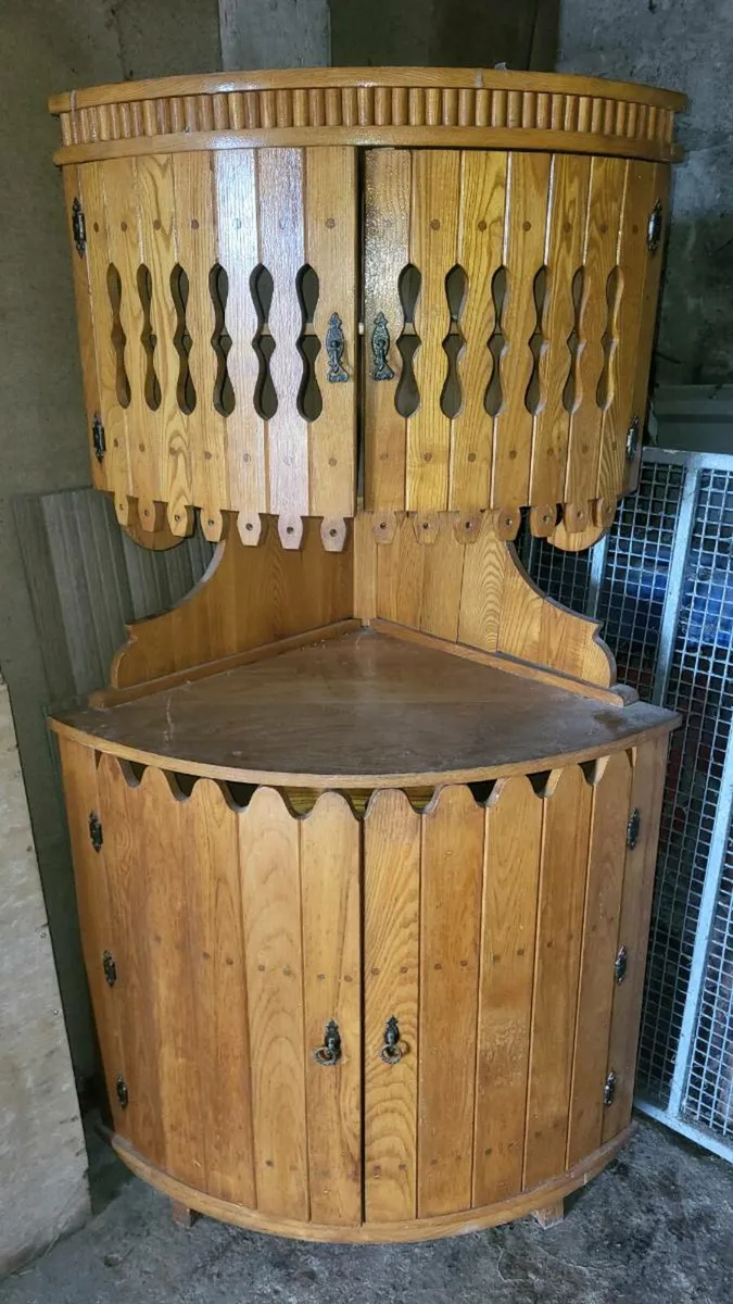 Kitchen corner cabinet