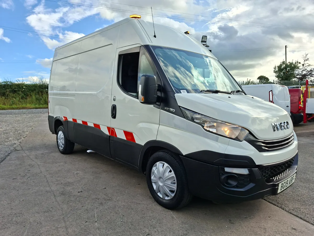 ONLY 76K 2019 IVECO DAILY COMPRESSOR VAN - Image 1