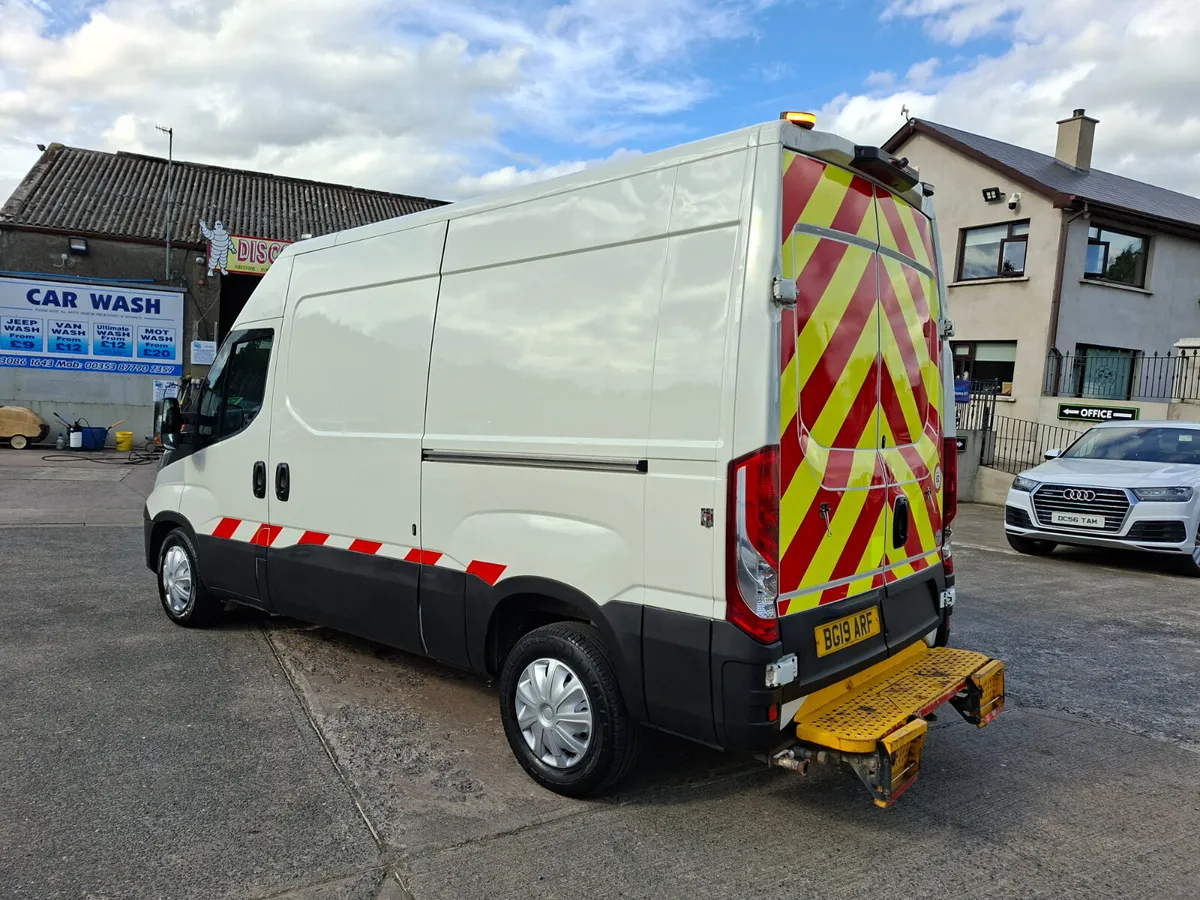 ONLY 76K 2019 IVECO DAILY COMPRESSOR VAN - Image 4