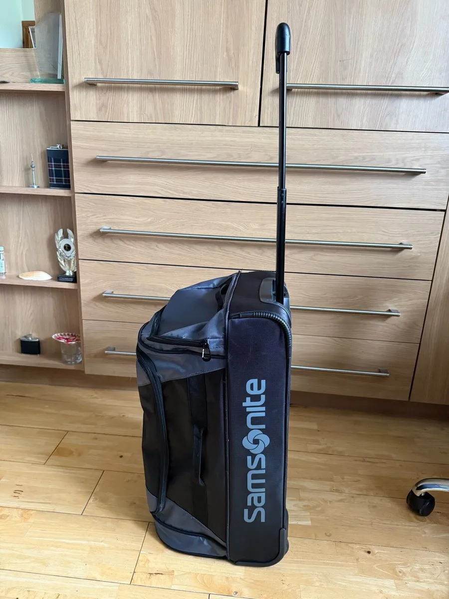 Samsonite Andante 2 Wheeled Duffel 22" - Image 3