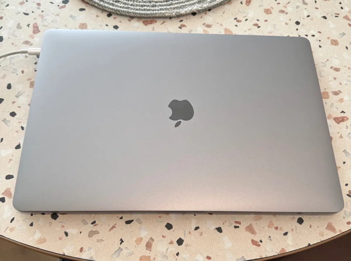 💻 MacBook Pro 16-inch (2019) – i9 / 64GB RAM / 8T - Image 1