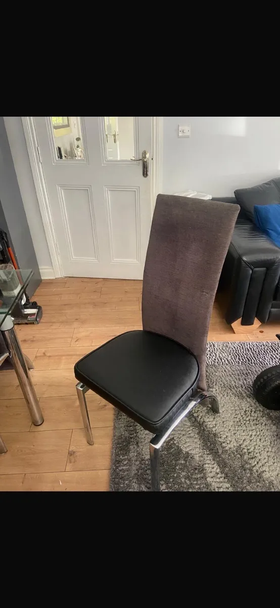 Table and 6 chairs - Image 2