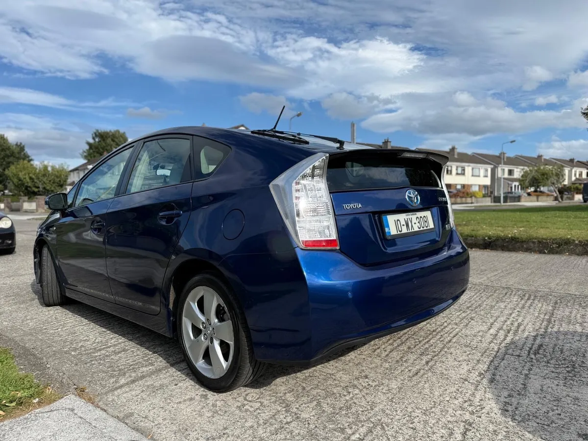 Toyota Prius - Image 4