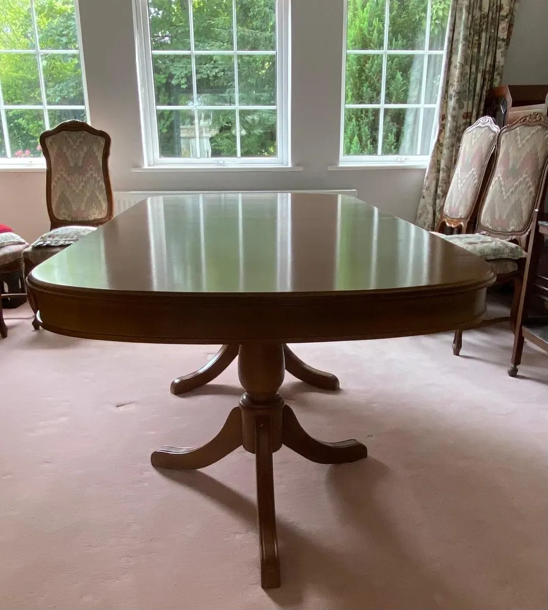 Beautiful Mahogany Oval Extending Dining Table - Image 1