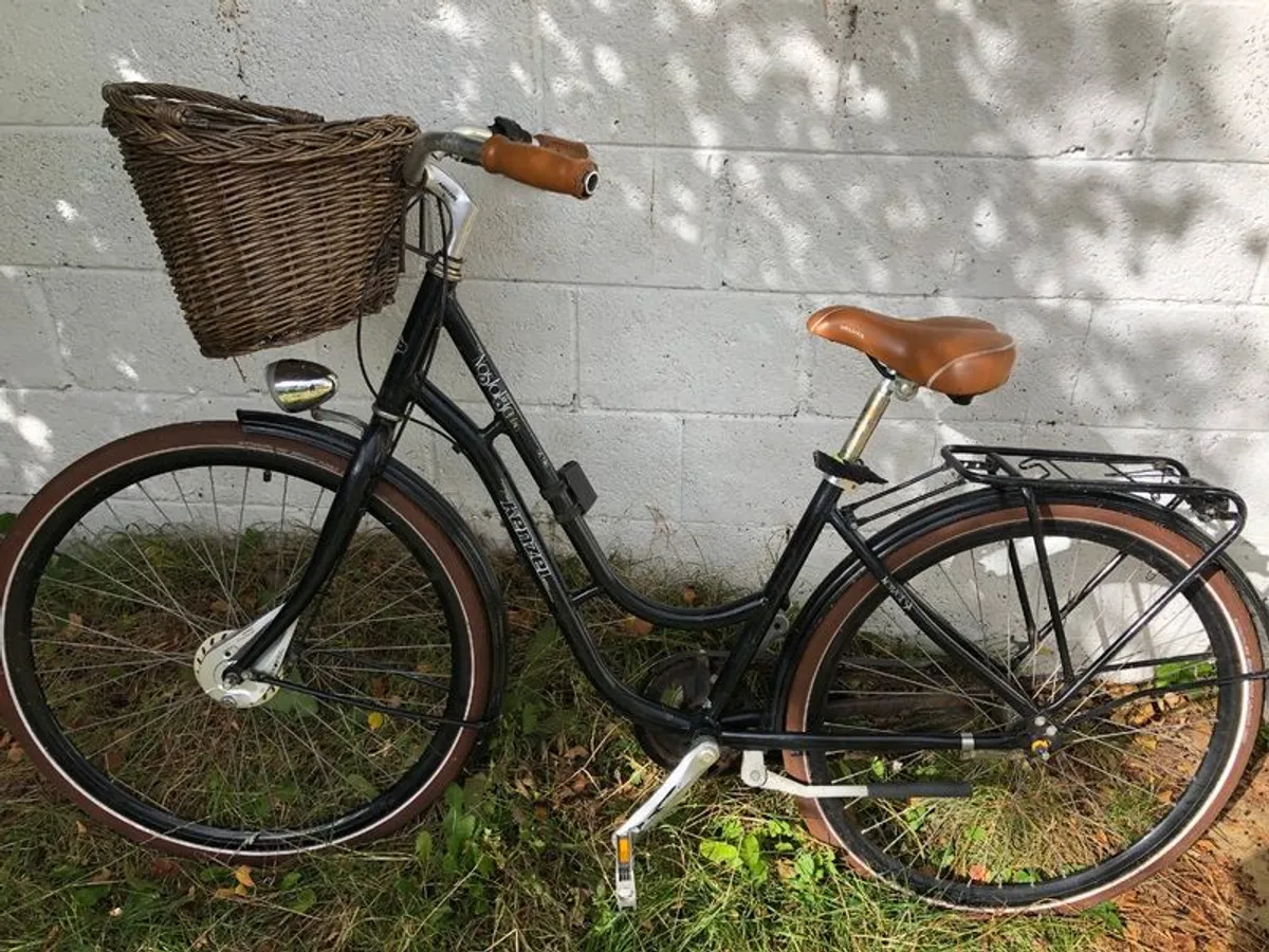 Ladies Dutch style bicycle - Image 1