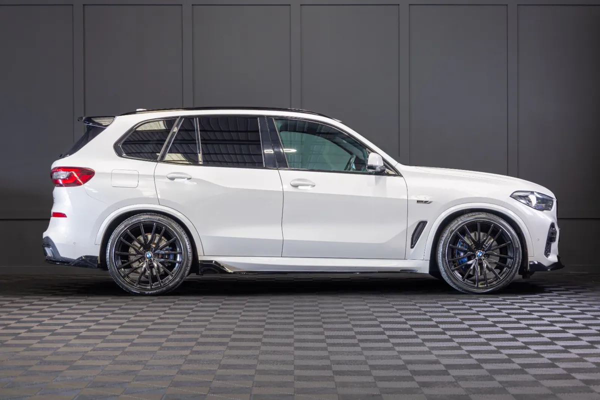 222 BMW X5 X-Drive 45e M-Sport - Image 2