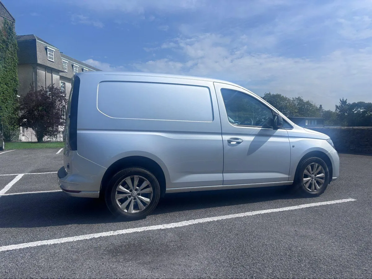 2022 (221) Volkswagen Caddy - Image 4