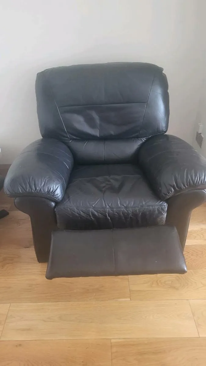 Black leather recliner armchair - Image 2