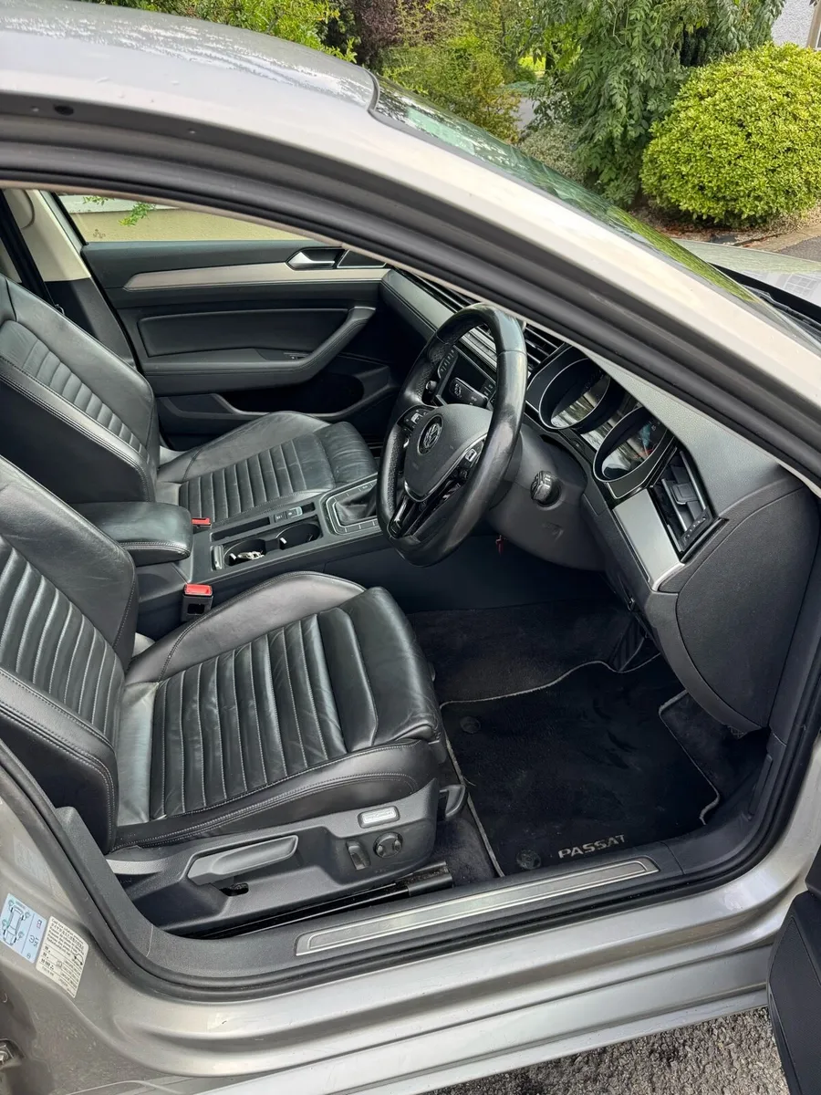 Volkswagen Passat - Image 4
