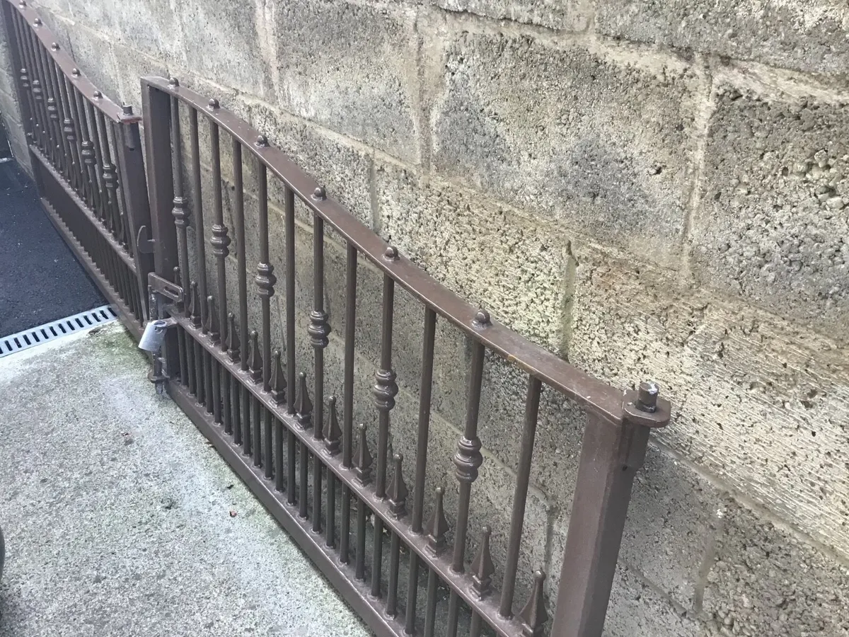 Steel gates - Image 2