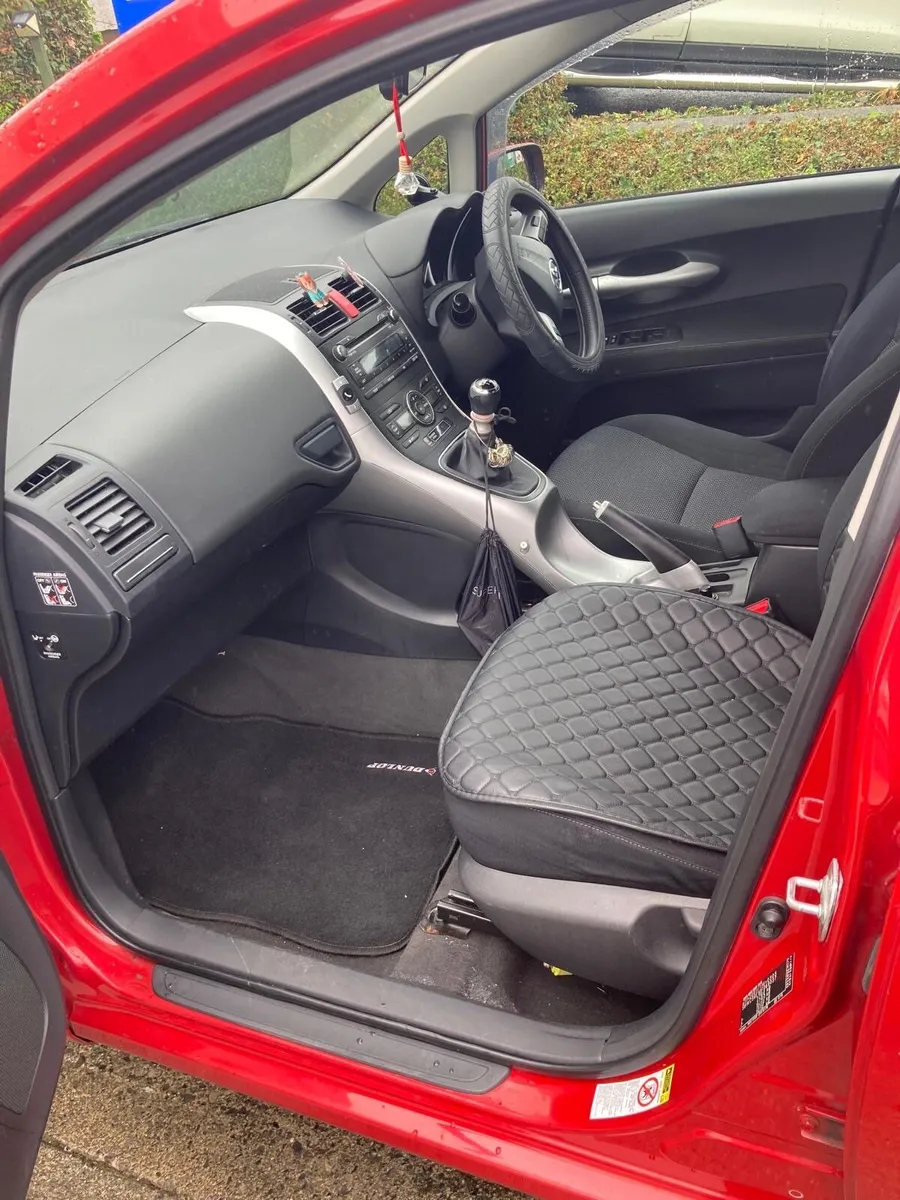 Toyota Auris 2010 - Image 3