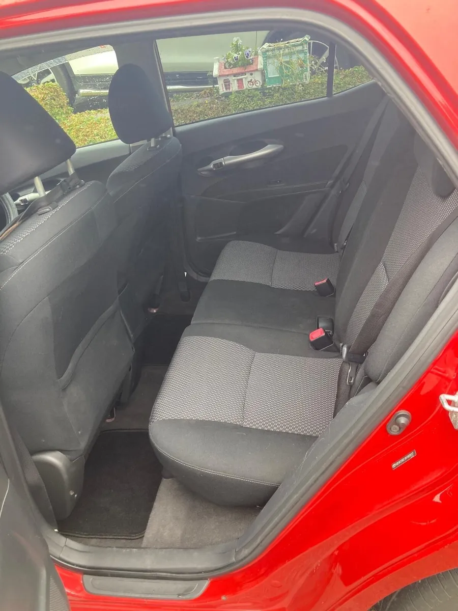 Toyota Auris 2010 - Image 4