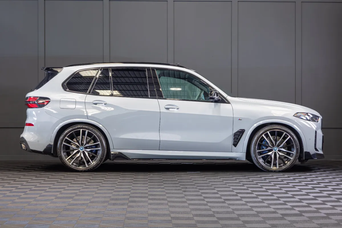 2025 BMW X5 X-Drive 50e M-Sport - Image 2