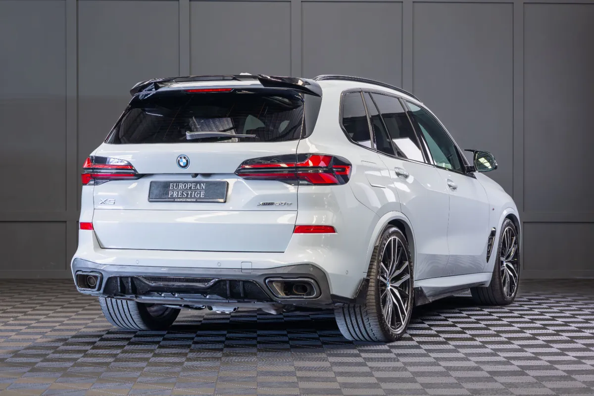 2025 BMW X5 X-Drive 50e M-Sport - Image 3