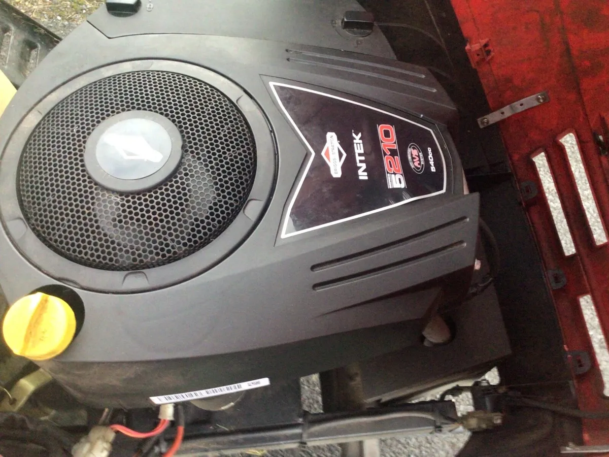 21HP castlegarden hydro ride on lawnmower - Image 3