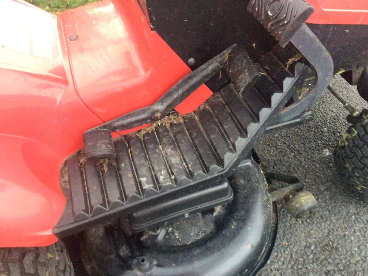 21HP castlegarden hydro ride on lawnmower - Image 4