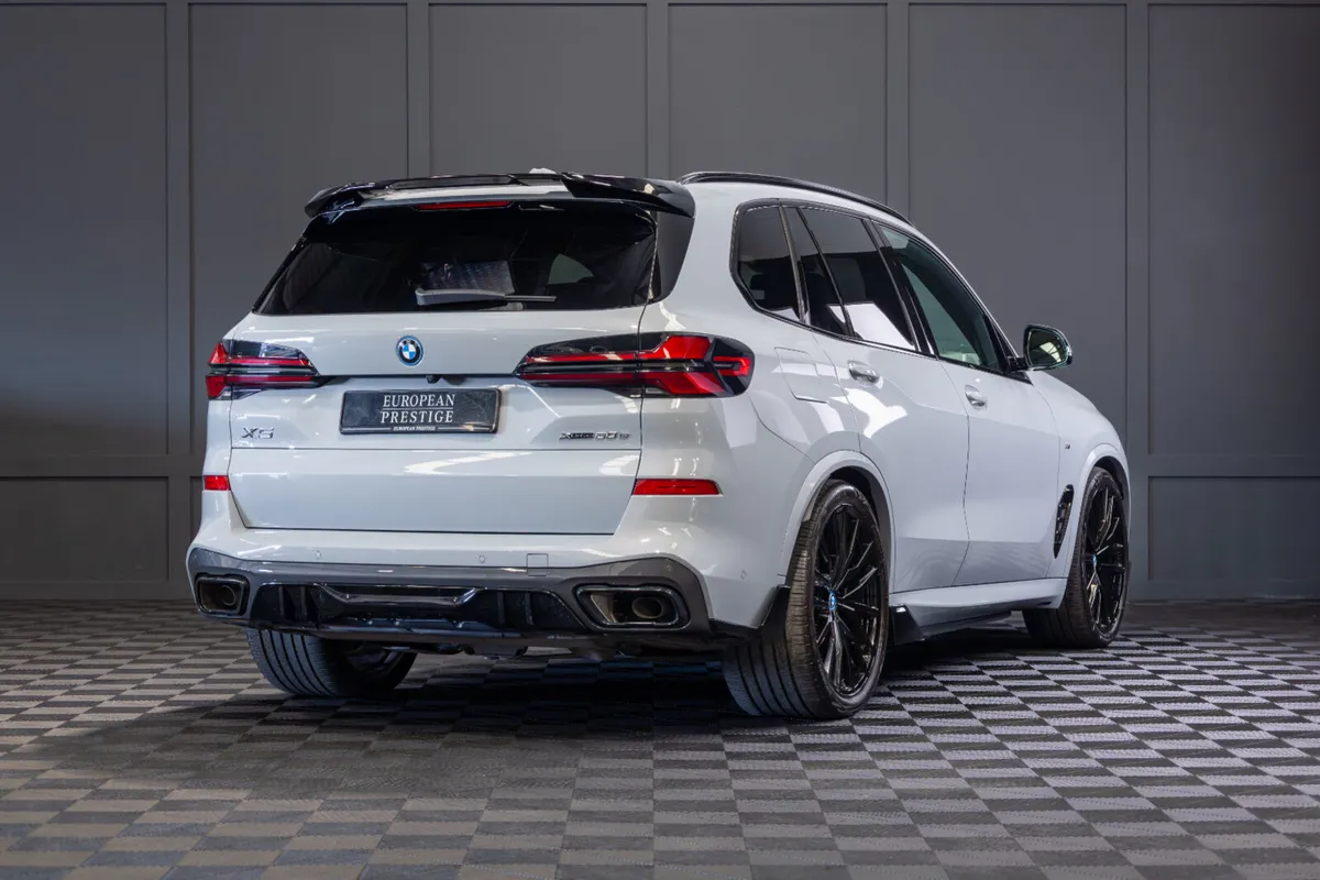 2025 BMW X5 X-Drive 50e M-Sport - Image 3