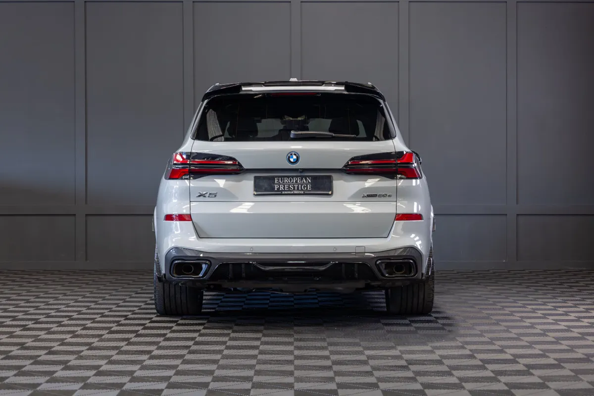 2025 BMW X5 X-Drive 50e M-Sport - Image 4