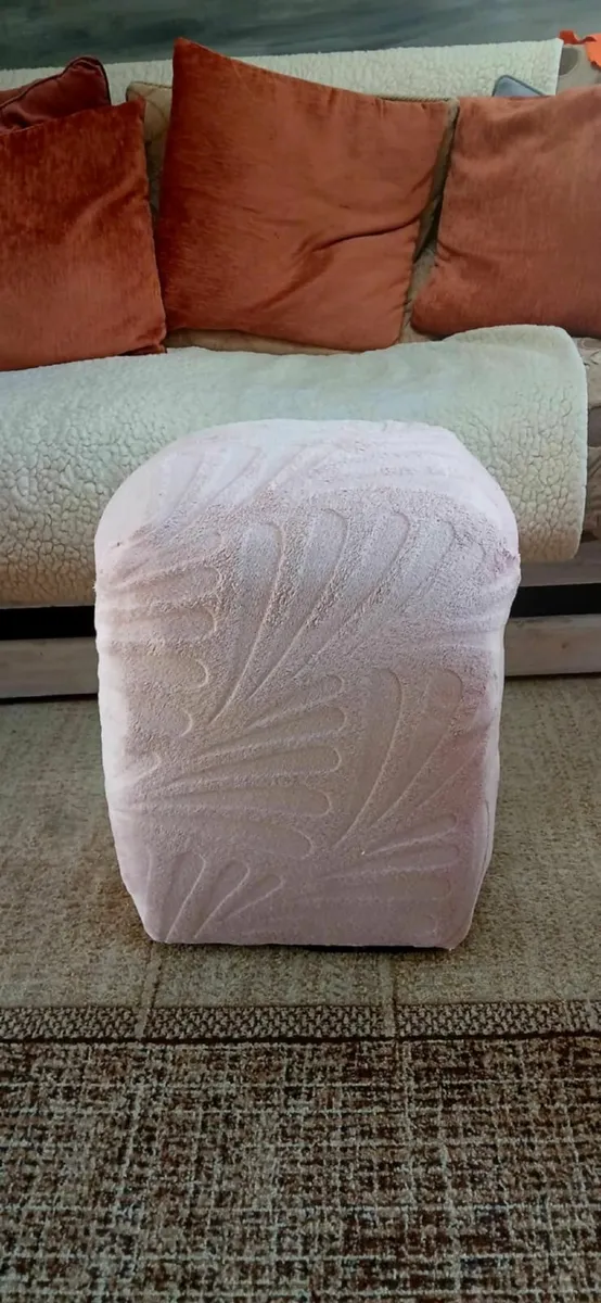 pink pouff - Image 3