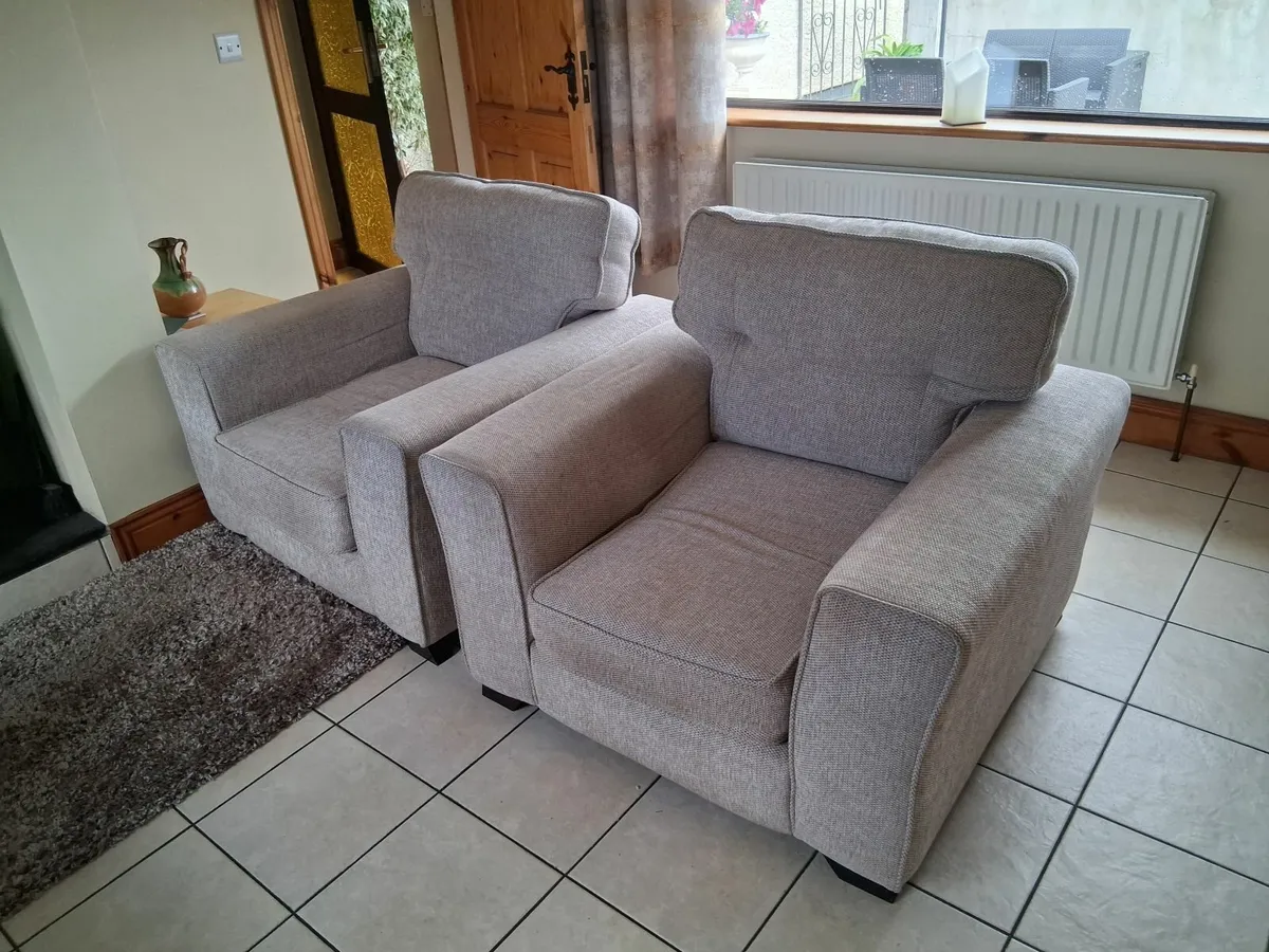 Couch & two matching chairs - Image 1
