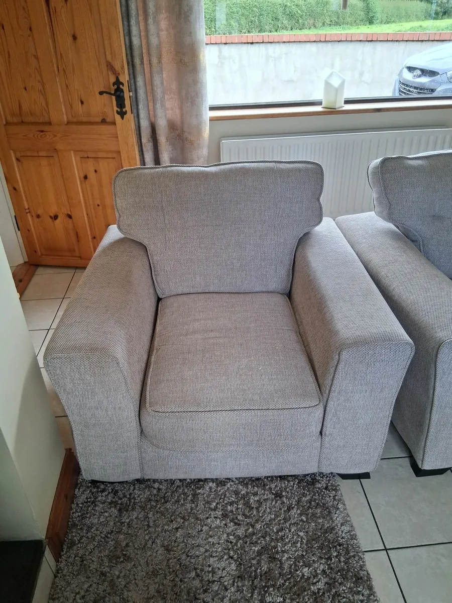Couch & two matching chairs - Image 2