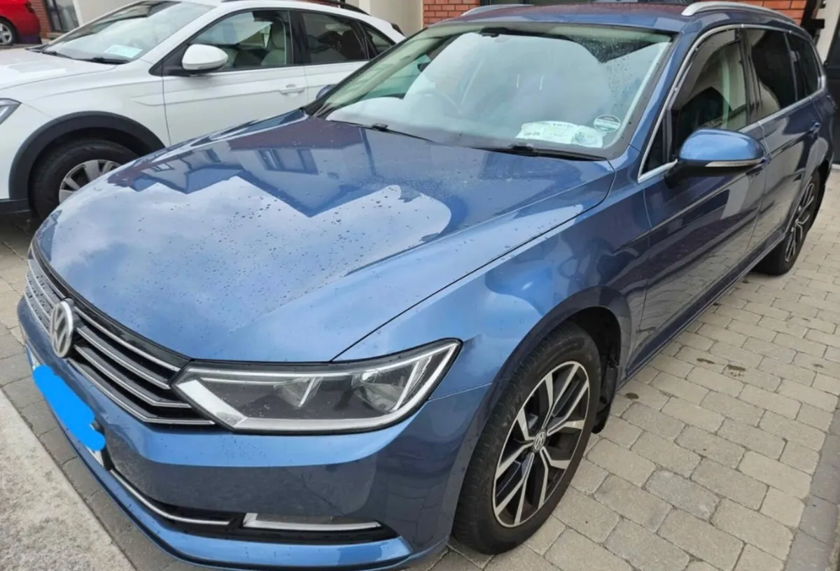 Volkswagen Passat 2016 - Image 2