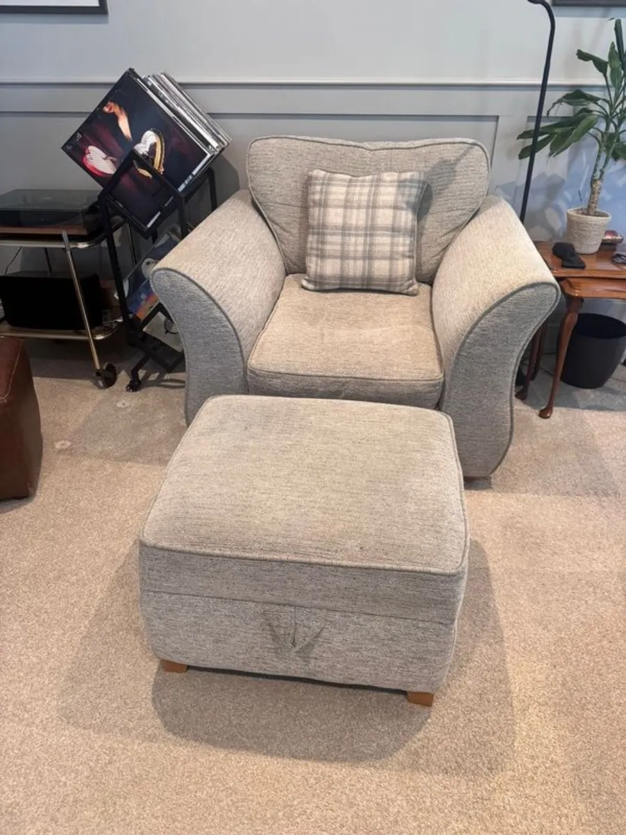 DFS Armchair - Image 1