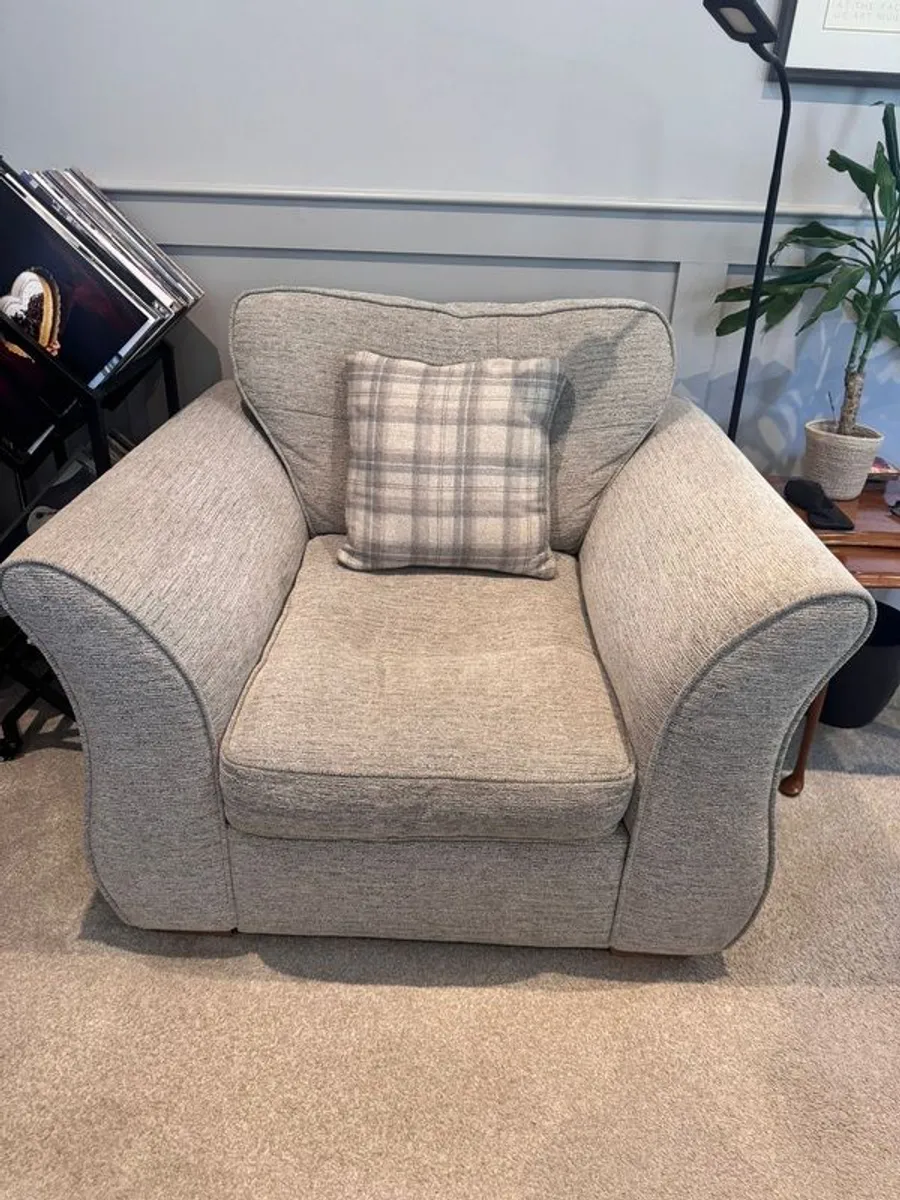 DFS Armchair - Image 3