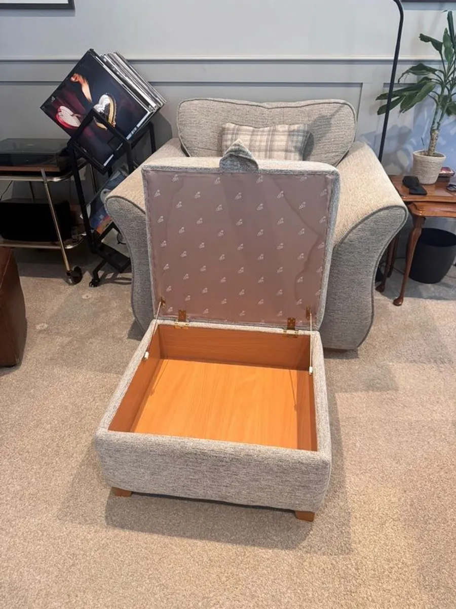 DFS Armchair - Image 4