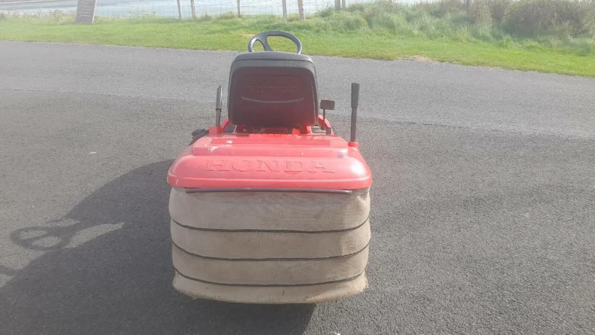 2417 Honda Lawnmower - Image 2