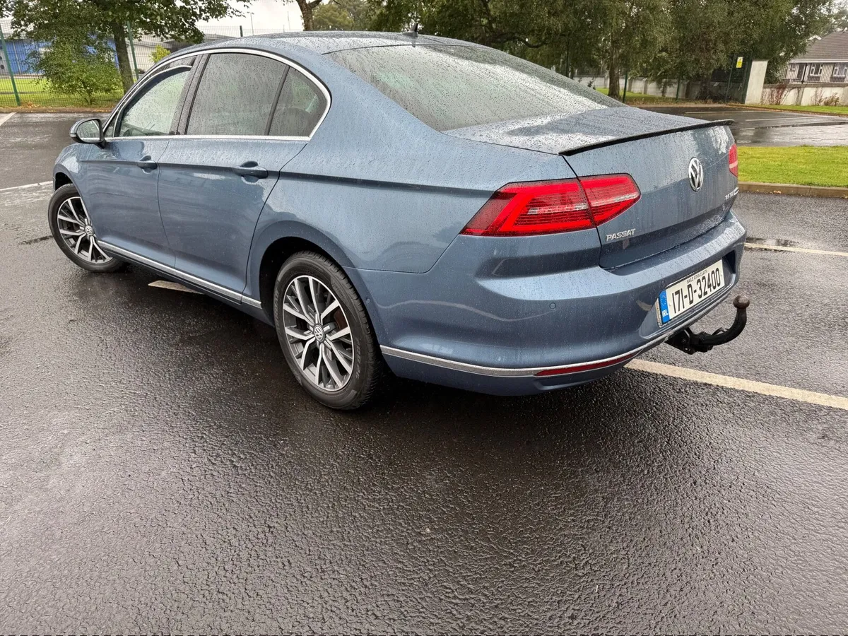 Volkswagen Passat 2017 - Image 2