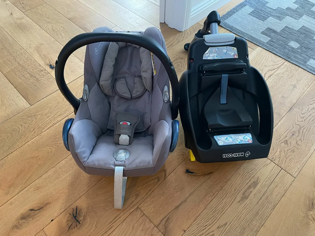 Maxi Cosi Baby Seat & Maxi Cosi Easy Fix Base - Image 2