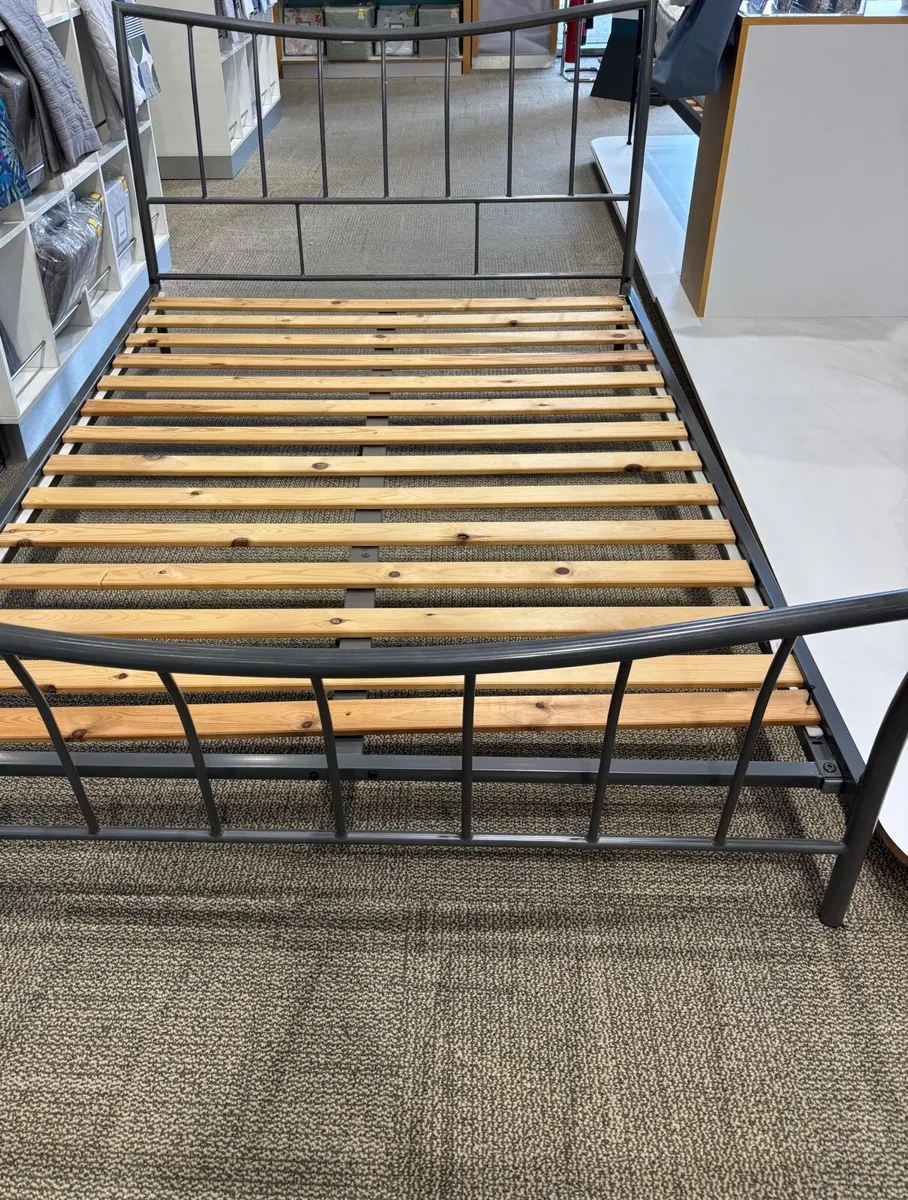 Double bed - Image 1