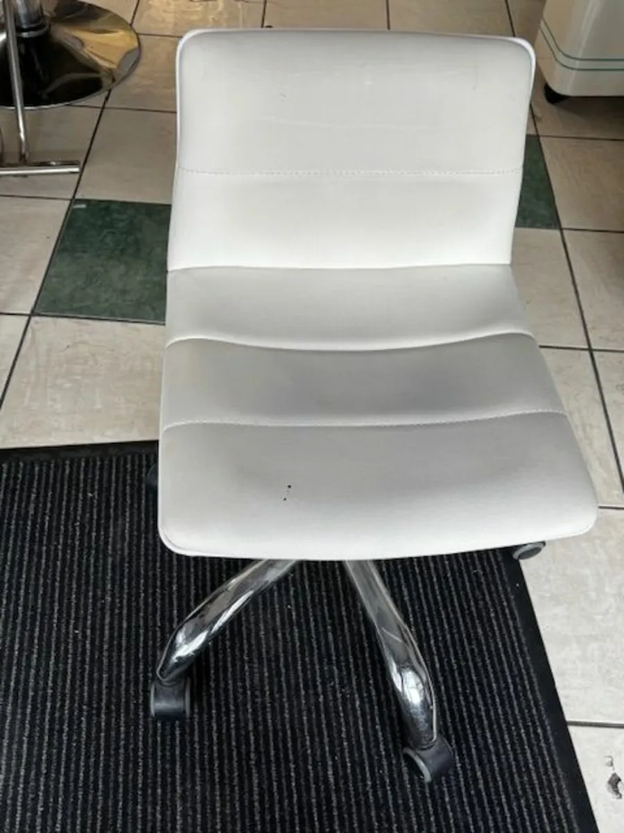 White Manicure Chair - Image 1