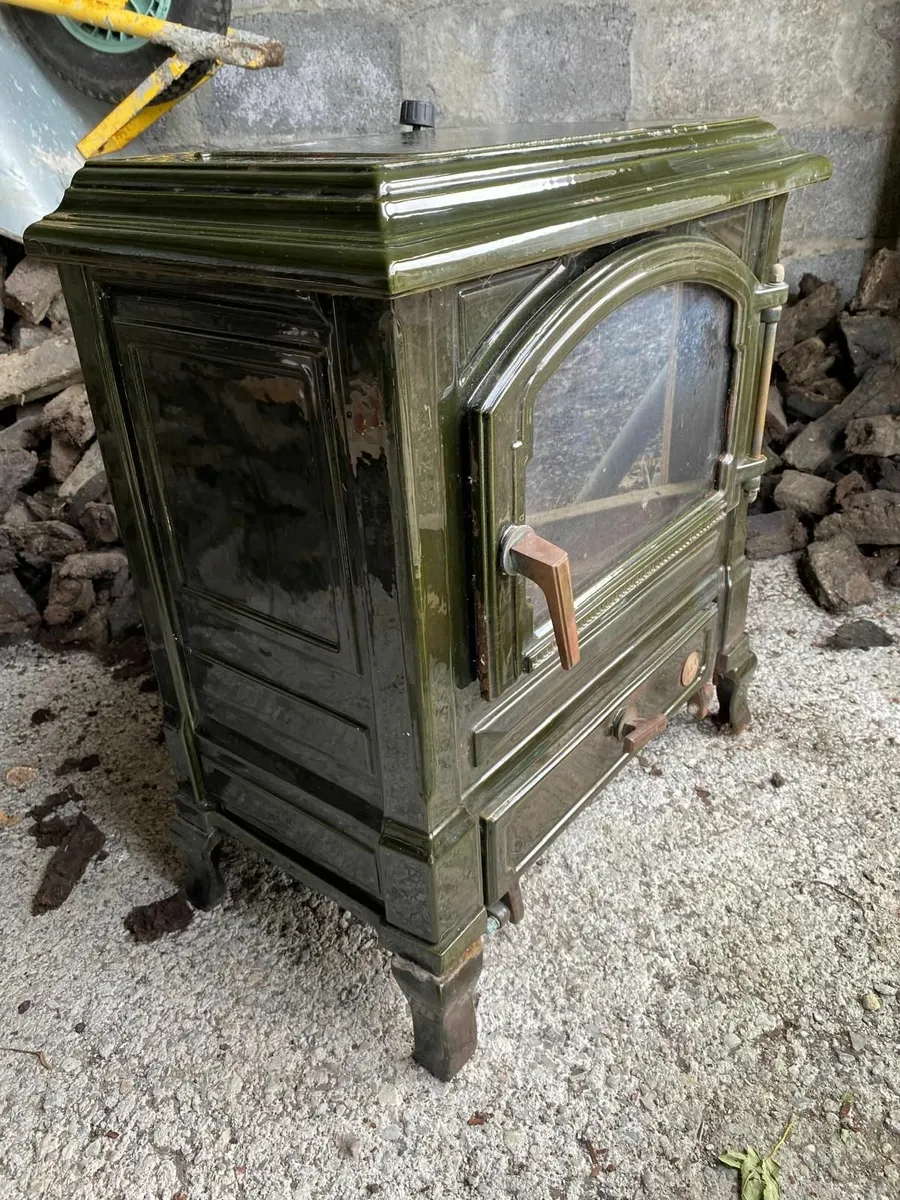Gloves and kerosene stove - Image 3
