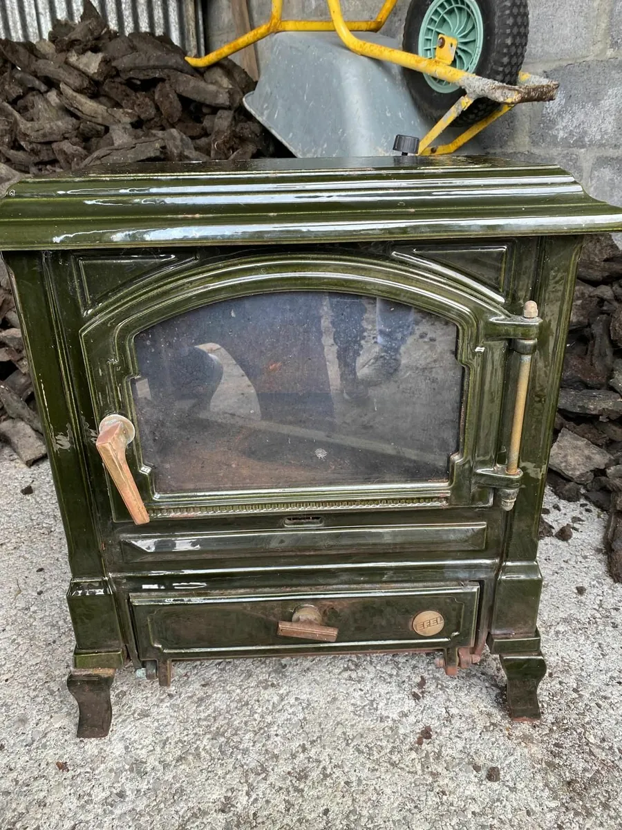 Gloves and kerosene stove - Image 4