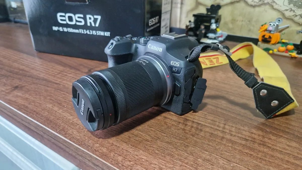 Canon R7 + RF-S 18-150mm F3.5-6.3 IS STM kit - Image 2