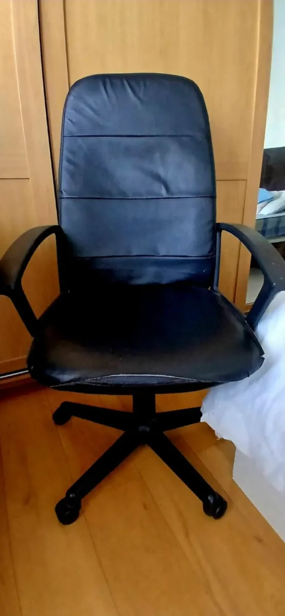 swivel chair - Image 2