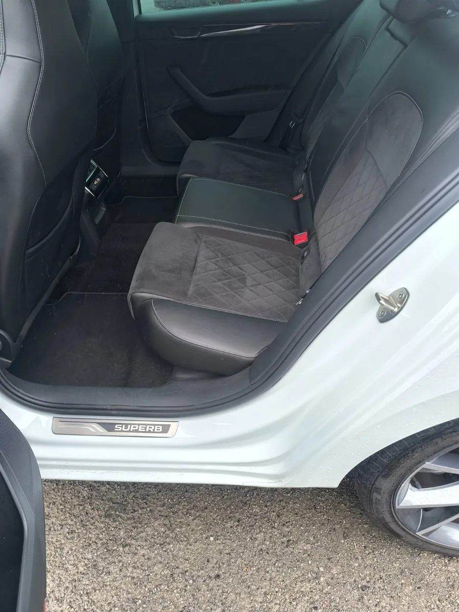 182 Skoda Superb 2.0 TDI SPORTLINE - Image 4