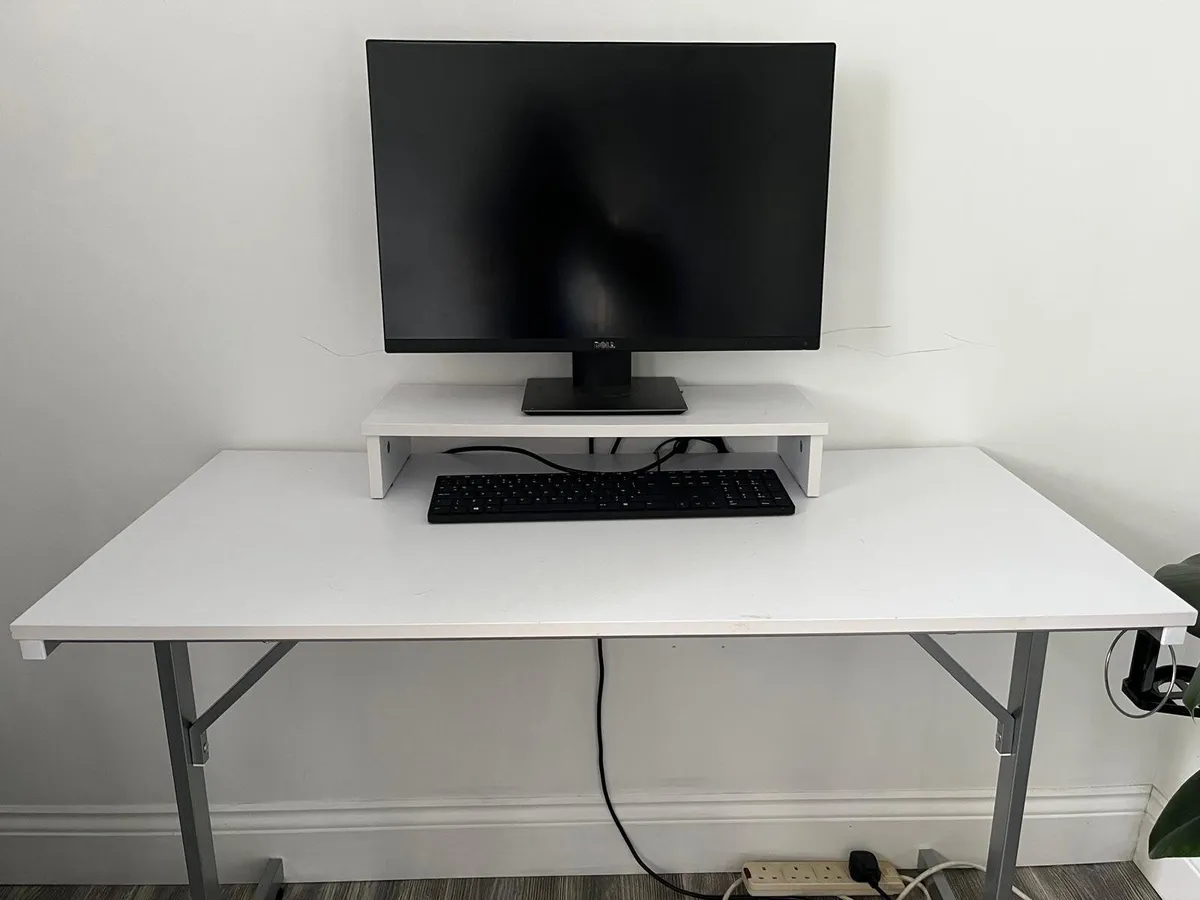 Home office set: desk, monitor and key board - Image 1