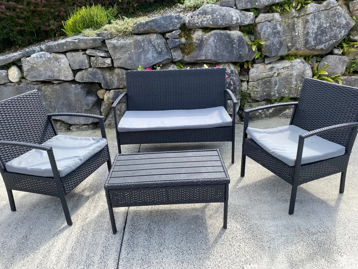 Garden furniture - Image 1