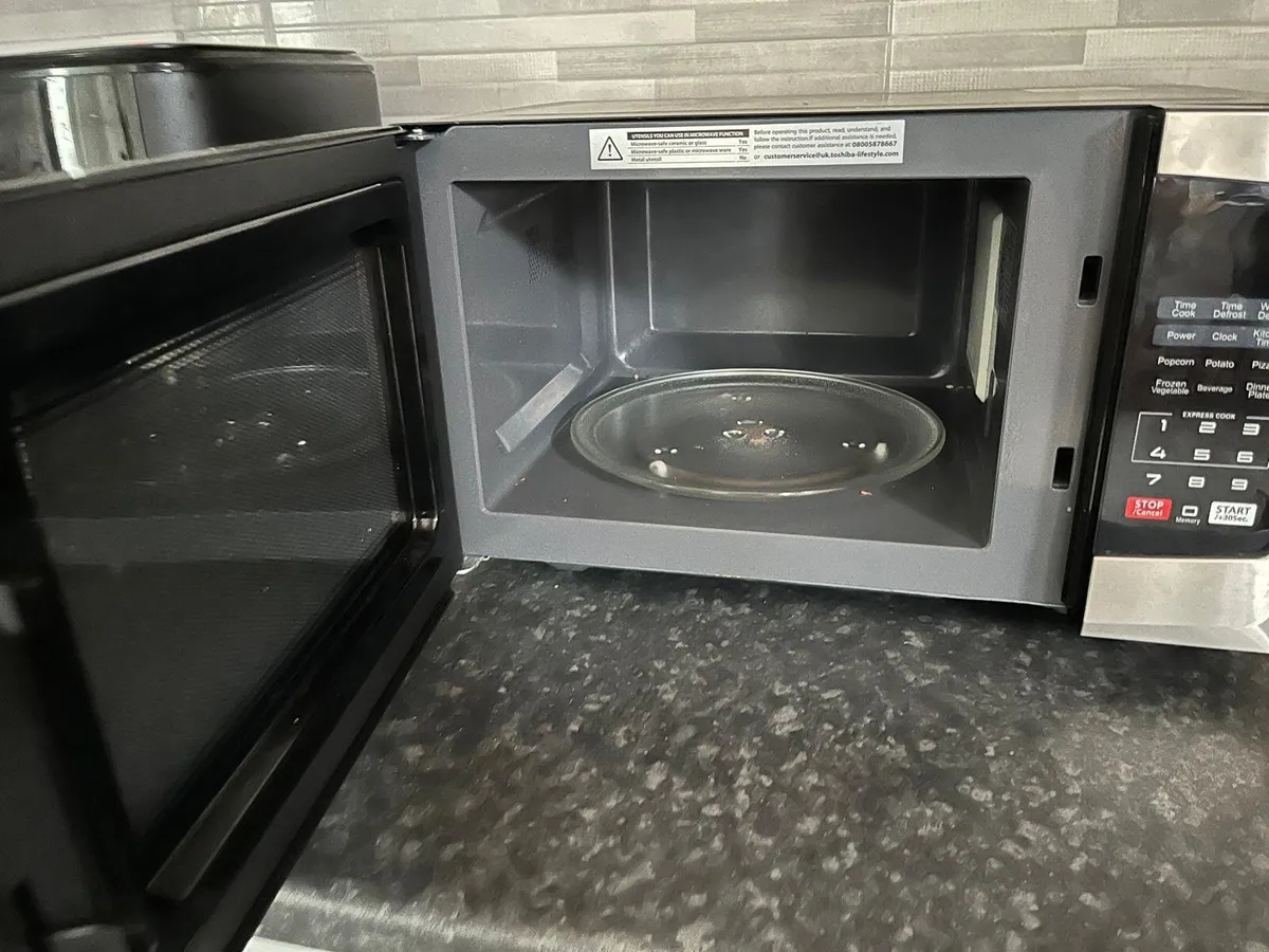 Toshiba Microwave oven - Image 2