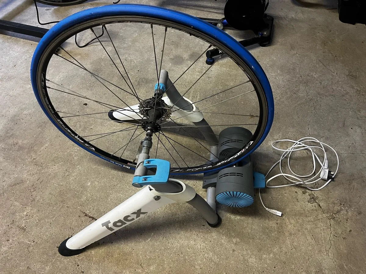 Tacx Vortex Turbo trainer with training wheel/tyre - Image 1