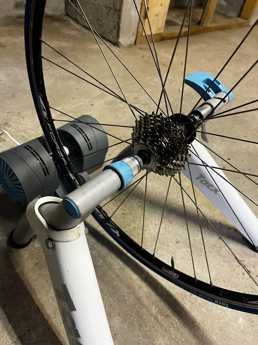 Tacx Vortex Turbo trainer with training wheel/tyre - Image 2