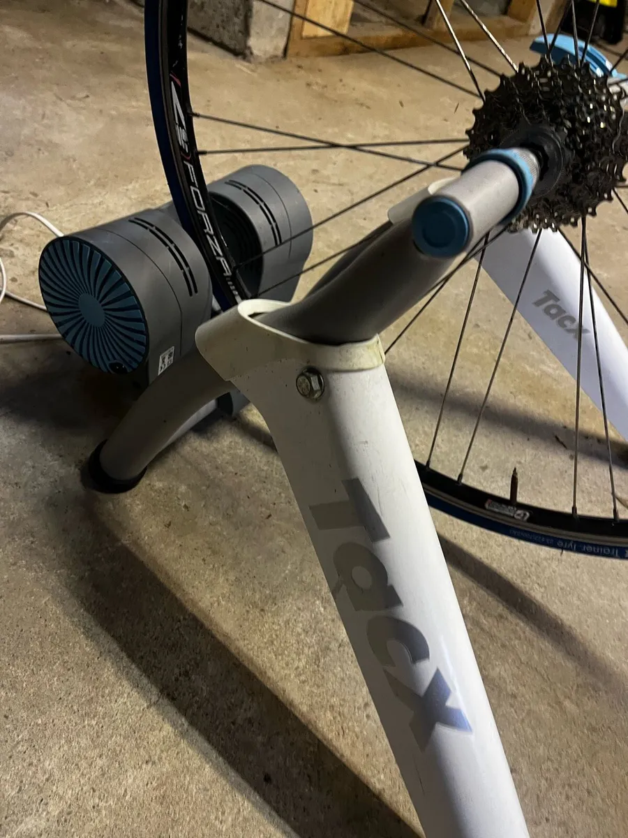 Tacx Vortex Turbo trainer with training wheel/tyre - Image 3