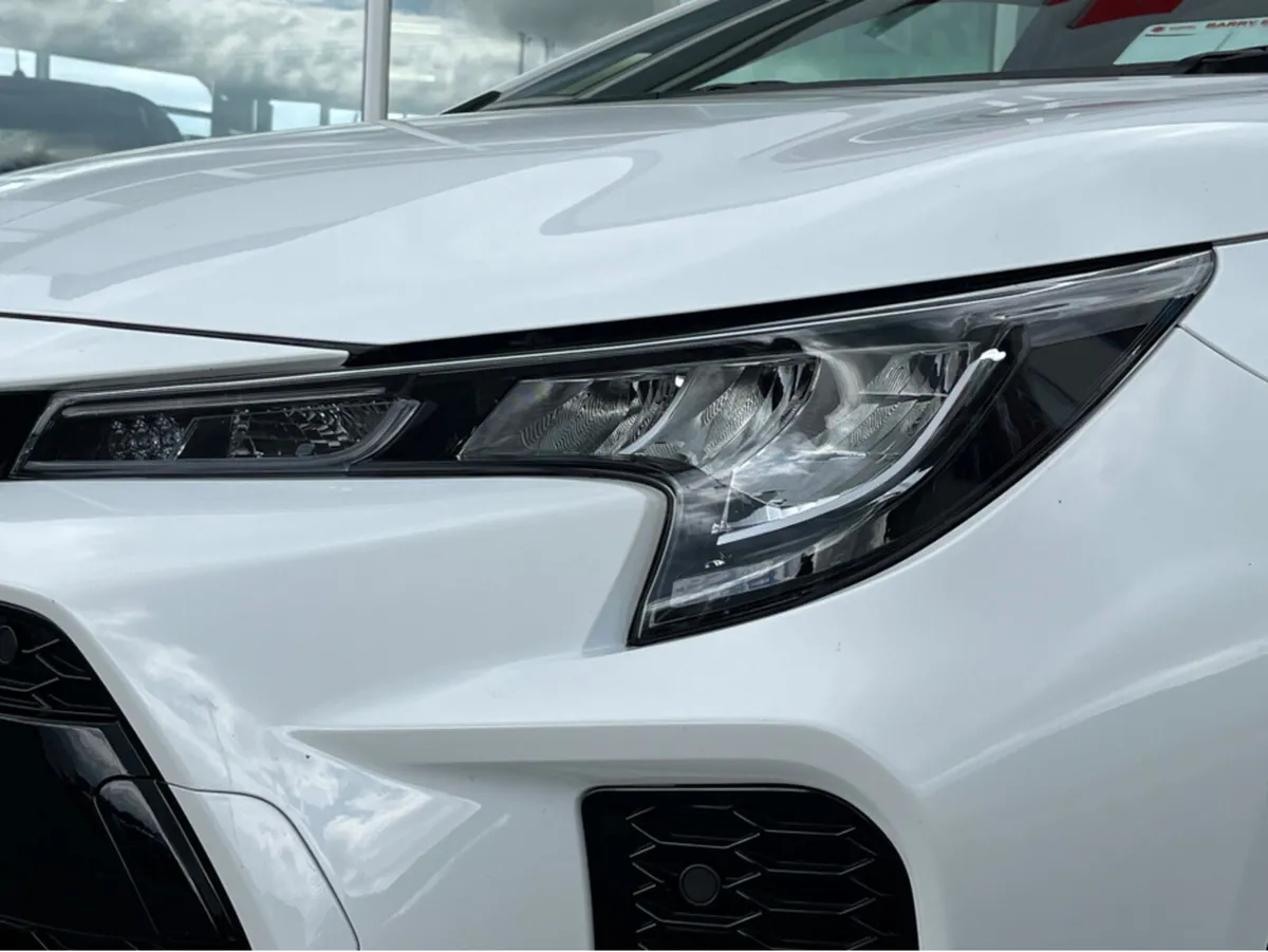 Suzuki Swace 1.8 HYBRID MOTION CVT 5DR - Image 3