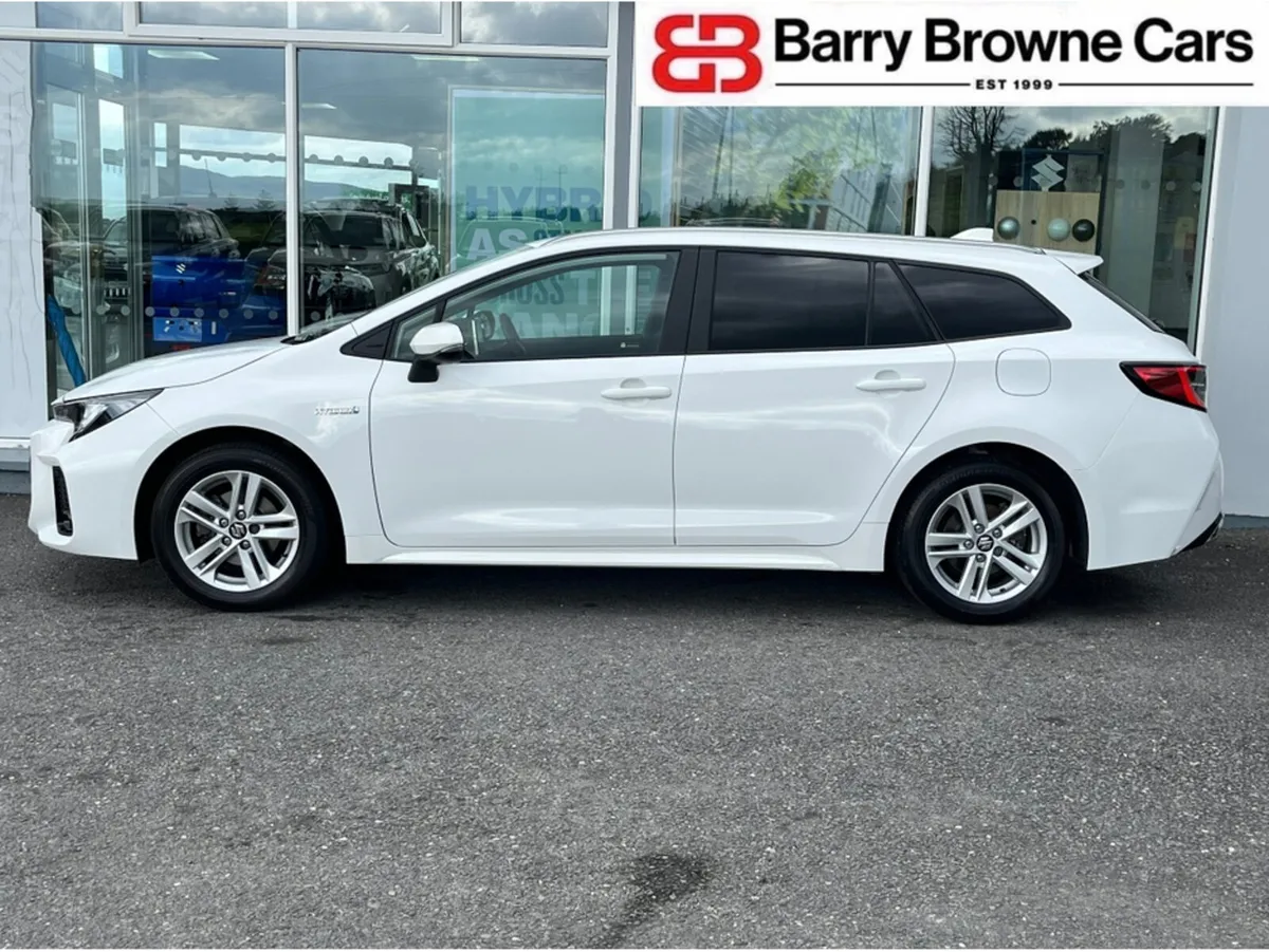 Suzuki Swace 1.8 HYBRID MOTION CVT 5DR - Image 4