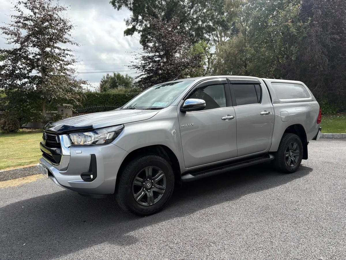 Toyota hilux sr5 mint condition - Image 1