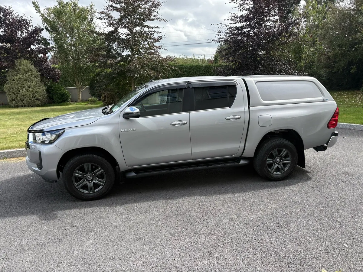 Toyota hilux sr5 mint condition - Image 2