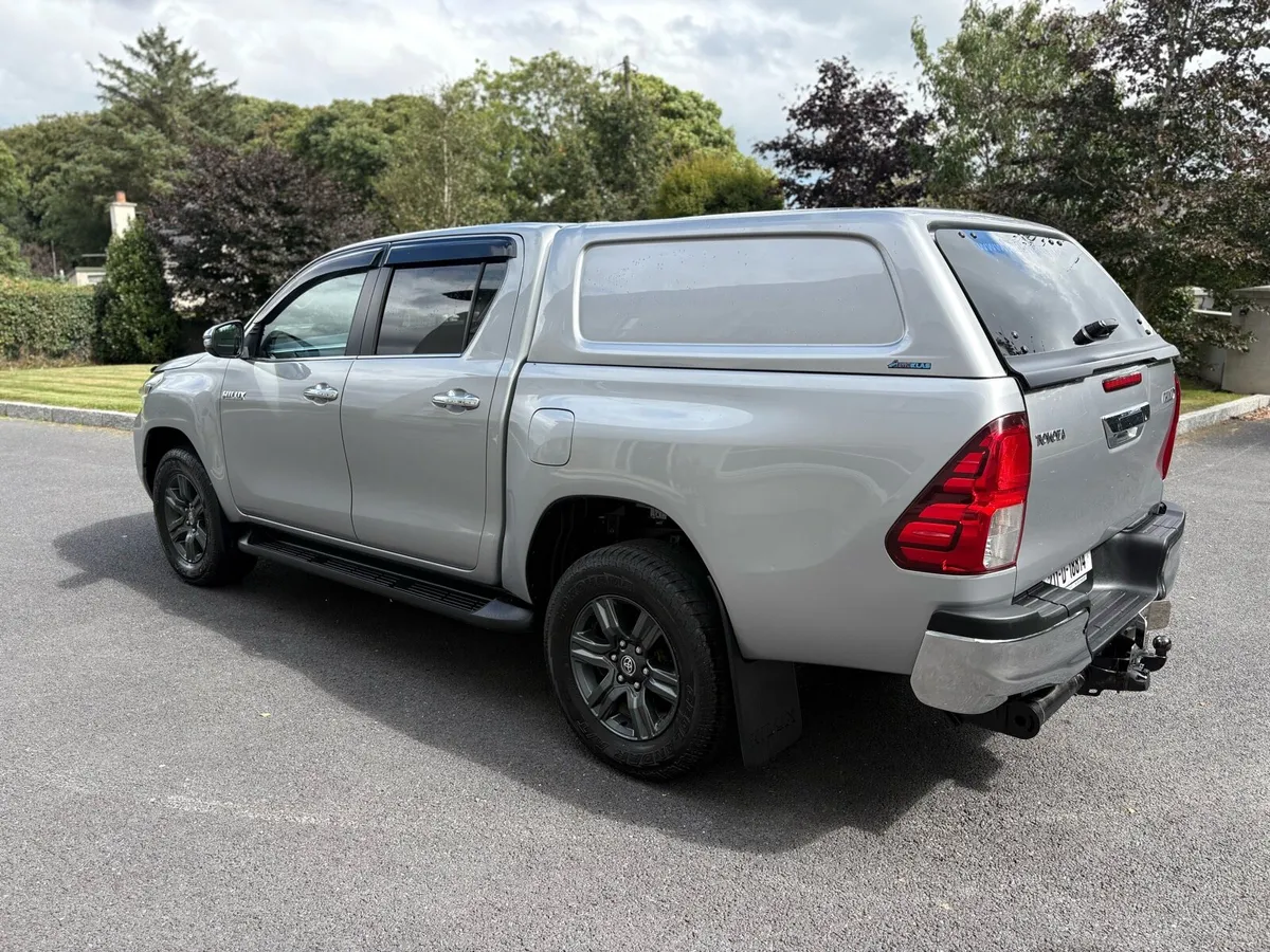 Toyota hilux sr5 mint condition - Image 3